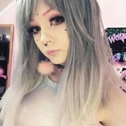 Cosplayc ANTIQUE MOON Silver Ombre Medium Length Ash Grey Wig With Bangs NEW