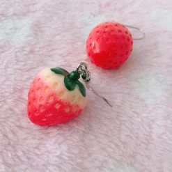 Aliexpress NEW Kawaii Realistic Strawberry Drop Earrings